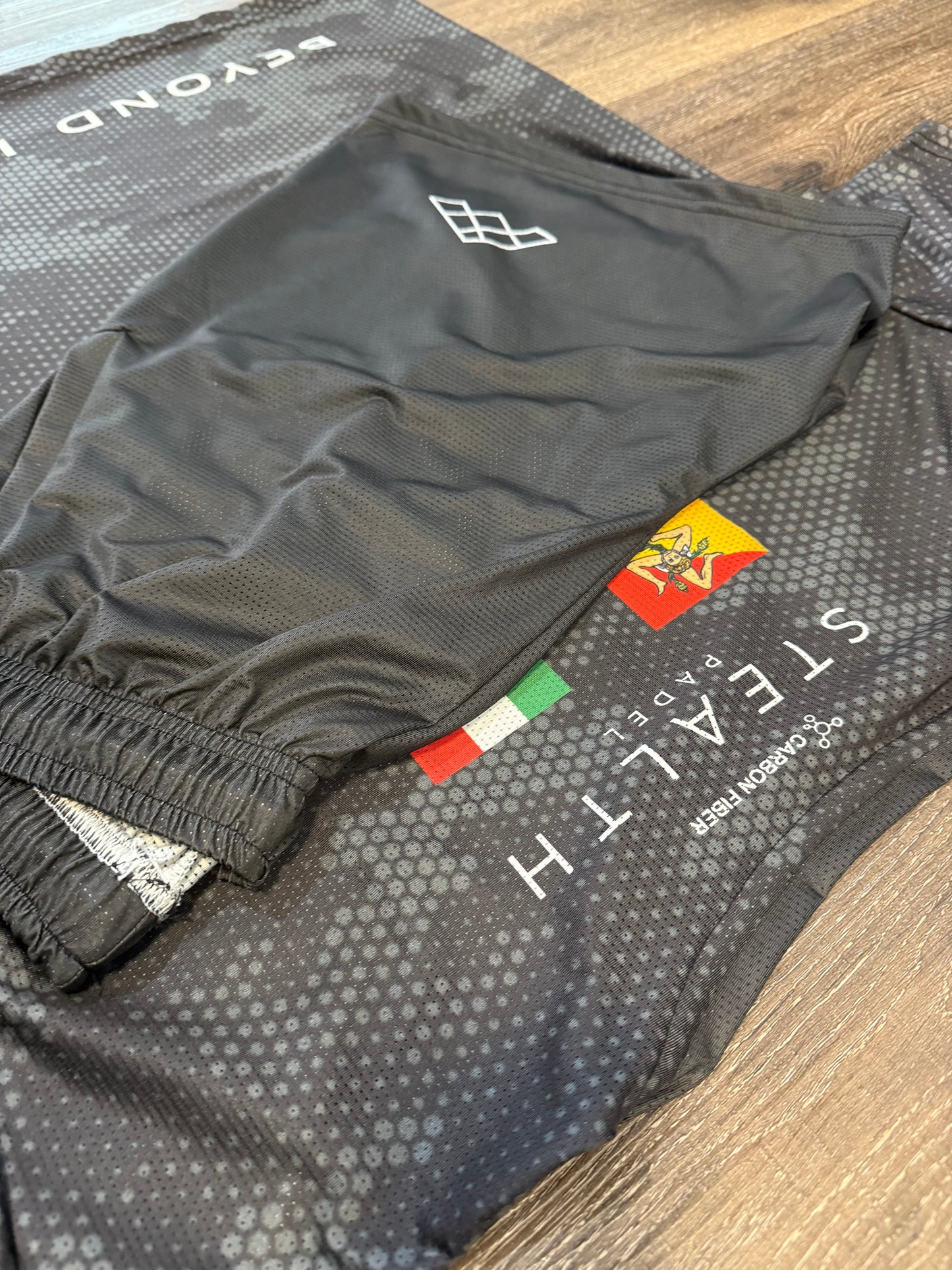 Completo Limited Edition Stealth Padel